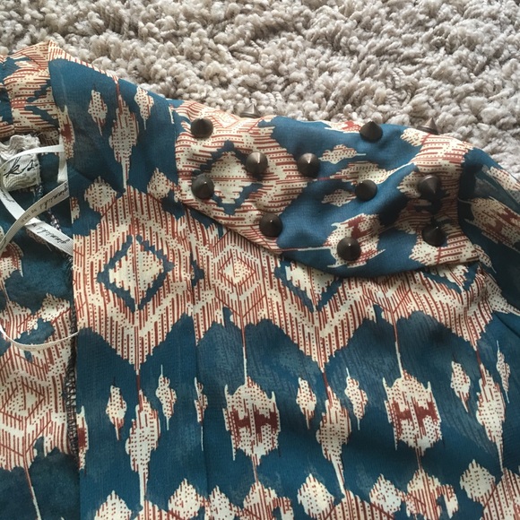 Too - Picture 2 of 2